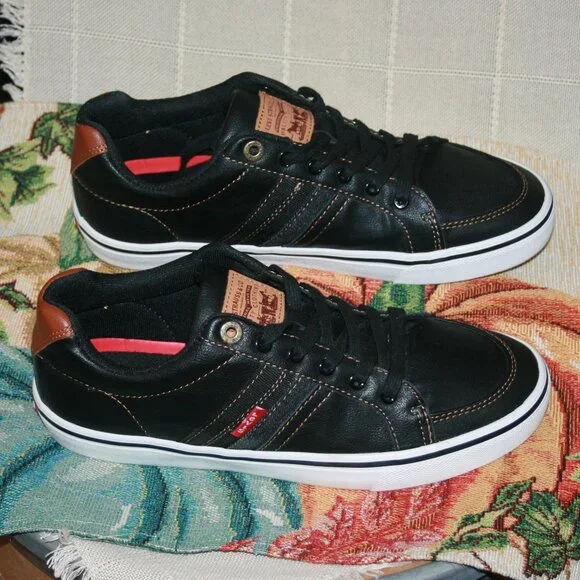 Levis Comfort Sneakers - Picture 1 of 9